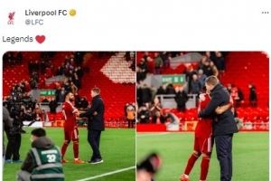 传奇！利物浦2-0胜维拉赛后杰拉德与萨拉赫场边交流并拥抱