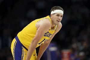 雷迪克:里夫斯出场比限制时间多了1分钟 这仍是非常健康的