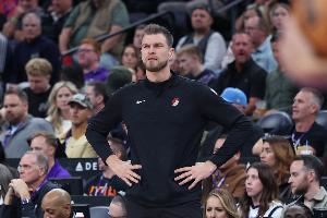 遭魔术压哨绝杀!解说:开拓者真是毫无战术就是跑 换教练吧