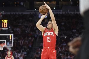 谢泼德:我在各方面越来越适应 队友们一直鼓励我 防守也强硬了