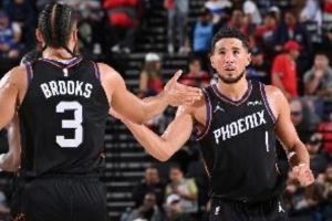 布克：比赛打得不容易 我们有狄龙古德温能适应高强度对抗