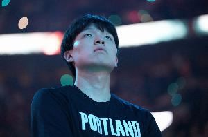 杨瀚森谈两记三分:不是指定战术就是想赢 会继续努力打磨细节