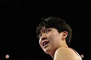 队记:对南湾湖人杨瀚森打爆了对位球员 但防守站位问题依然存在